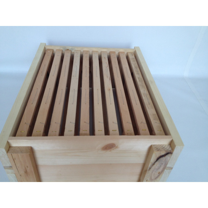 1/2 Nb  higiénikus alj, műlépes keretekkel