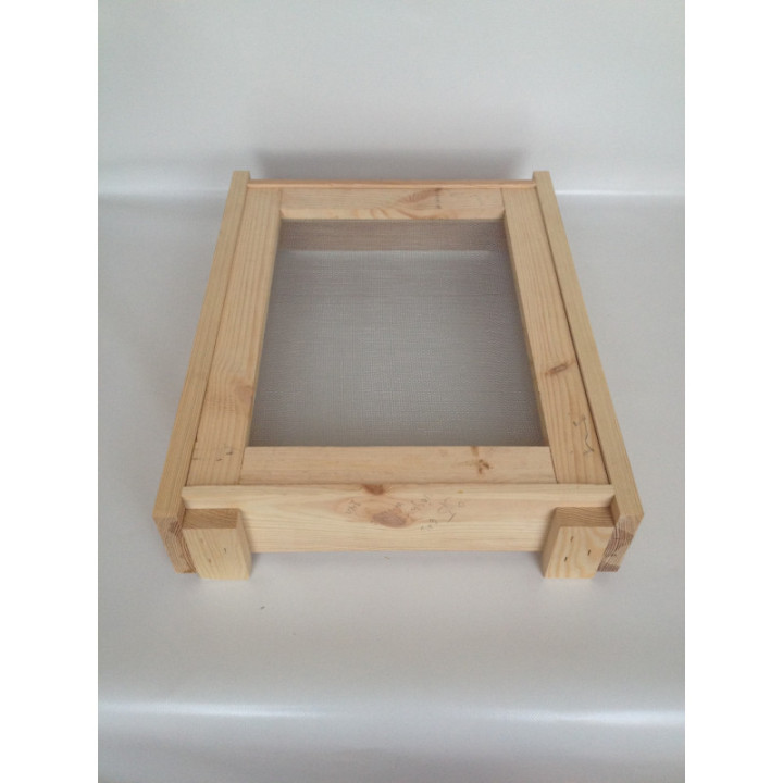 1/2 Nb  higiénikus alj, műlépes keretekkel