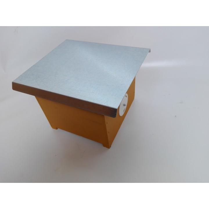 Anyanevelő kaptár, Lega Italy