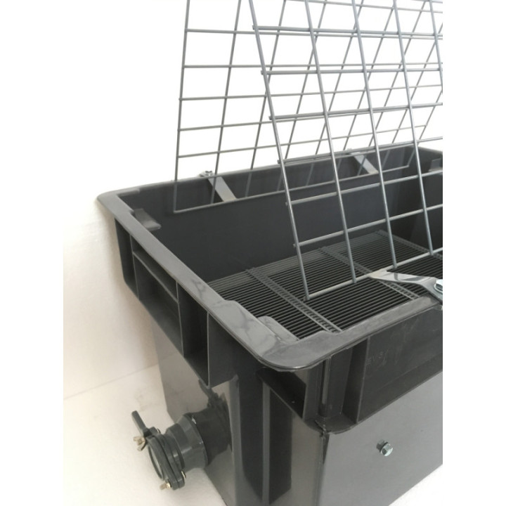 Műanyag fedelező láda, festett állvánnyal