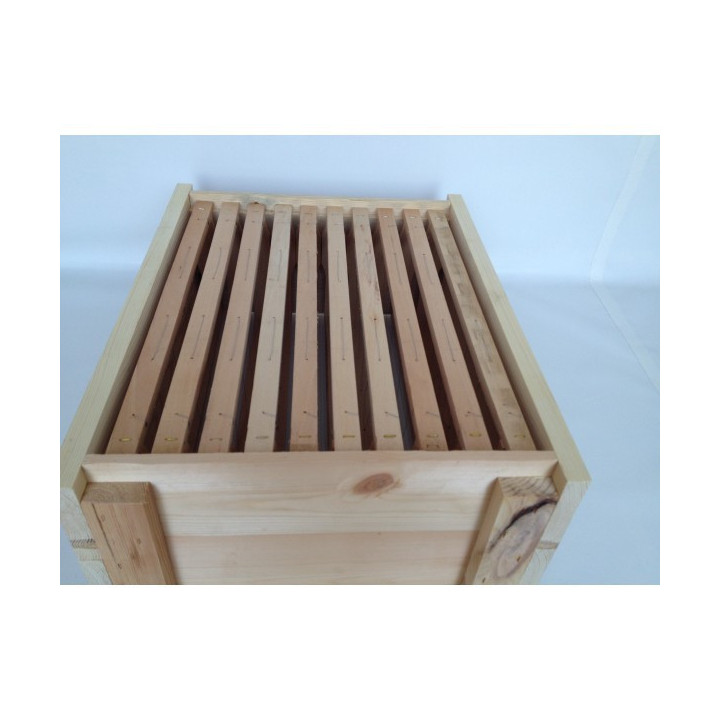 (BOROVI) 1/2 Nb  kaptár, műlépes keretekkel